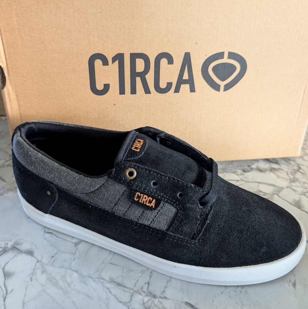 Men's Black Skate Shoes